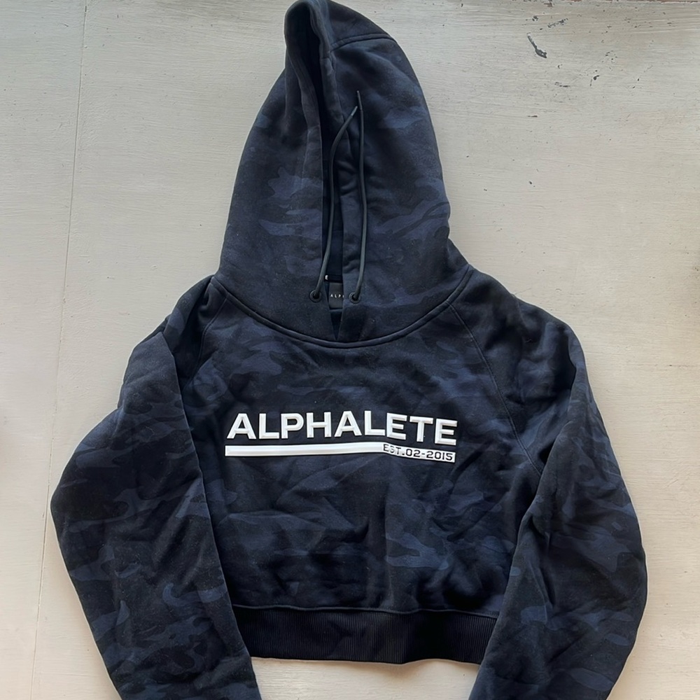 Alphalete women’s cropped hoodie